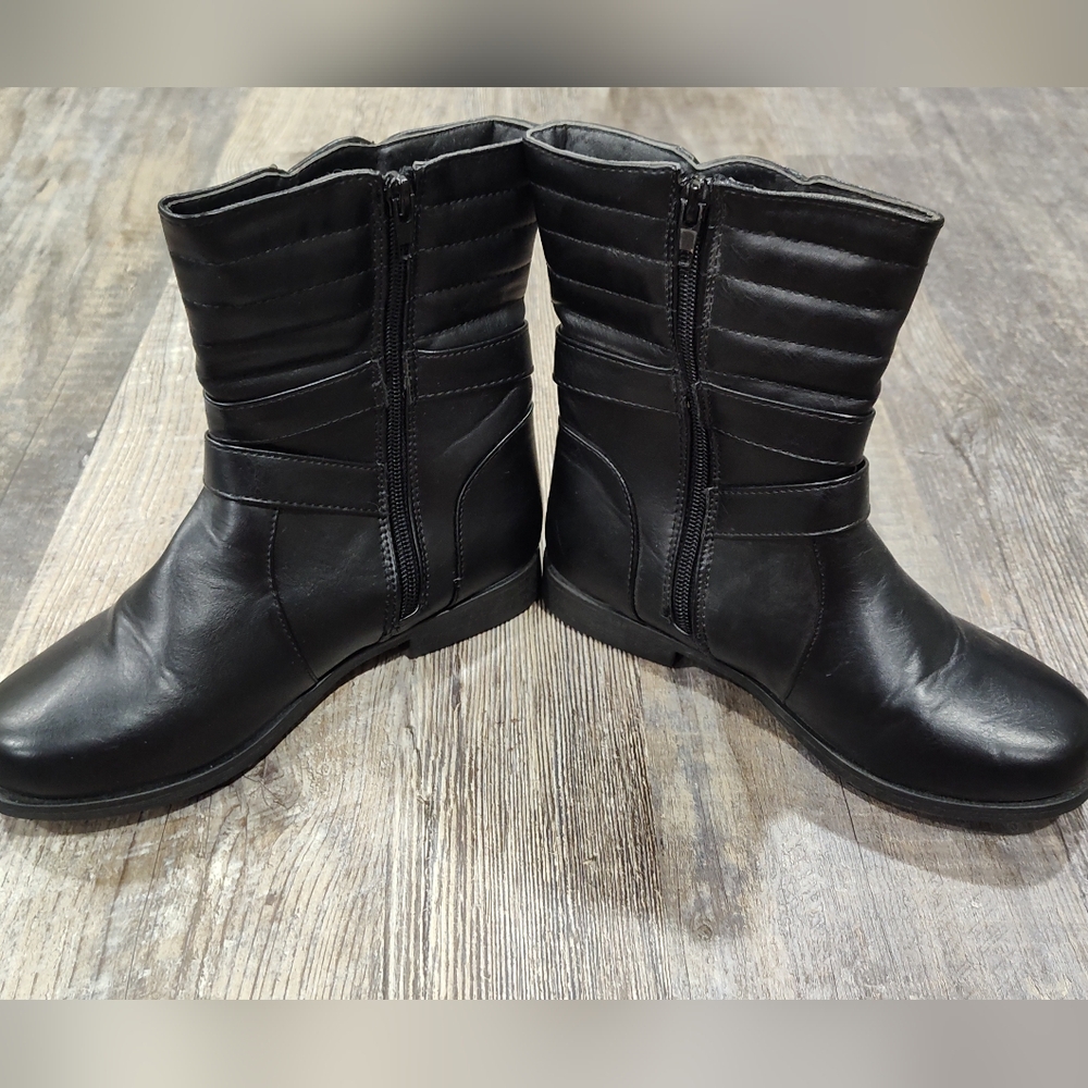 YoKids Girls Size 2 Model: Adele - 37G, Black Zipper Boots w/decorative straps - Picture 2 of 10